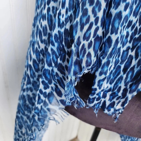 Tommy Bahamas Women Shawl Wrap Poncho Open Front Cape BLUE Leopard Lightweight - Picture 4 of 12